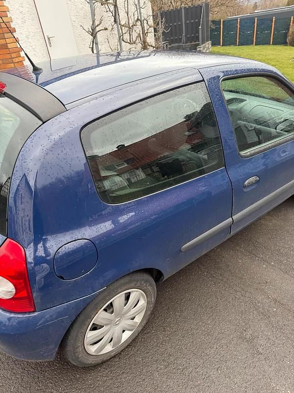 Gebraucht Renault Clio II 58 PS (42 kW) 2007 Blau Kleinwagen