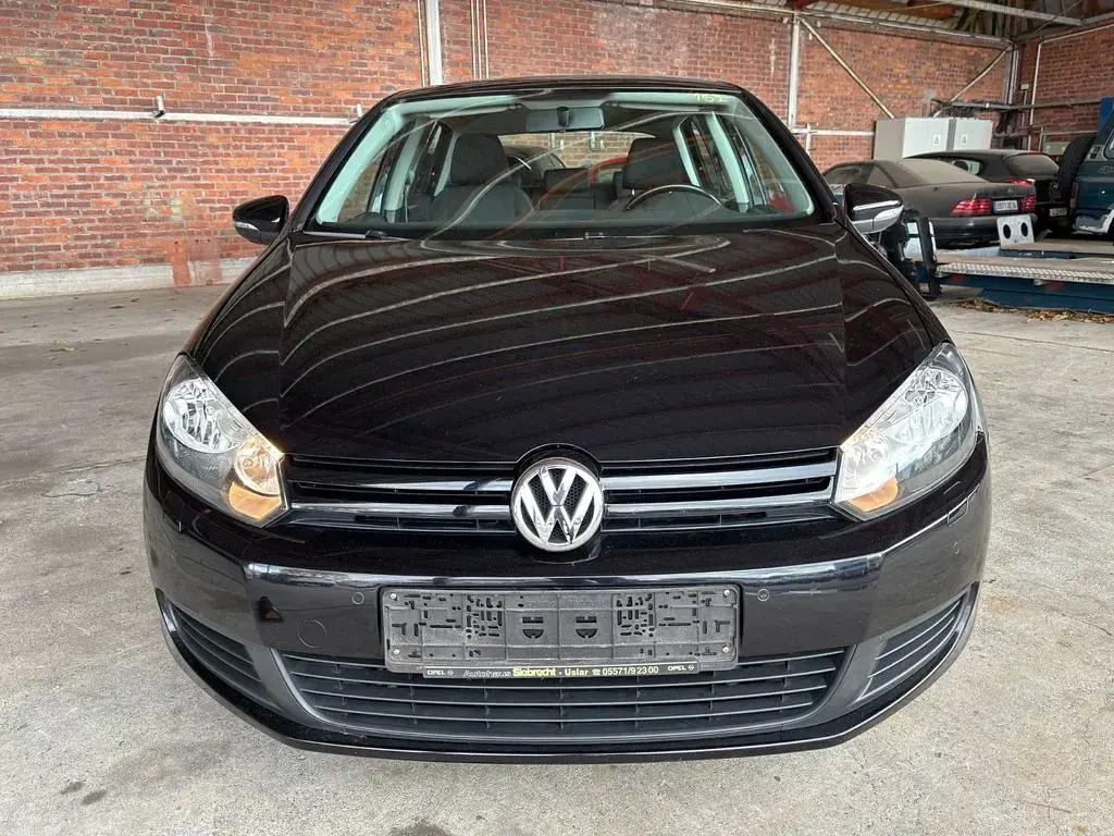 Second-hand VW Golf Style 90 CP (66 kW) 2009 Negru Monovolum