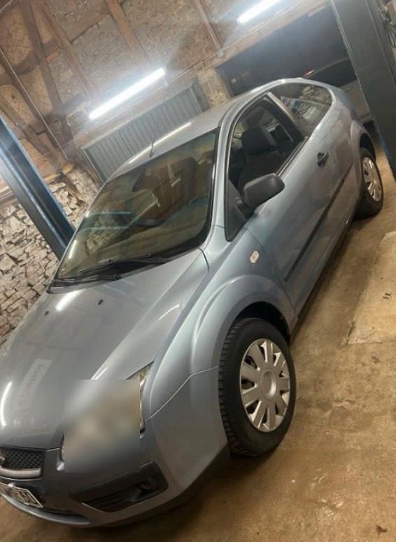 Andere farben Gebraucht 2005 Ford Focus Coupé | 1.200 € (Guter Preis) - Bild 1/4