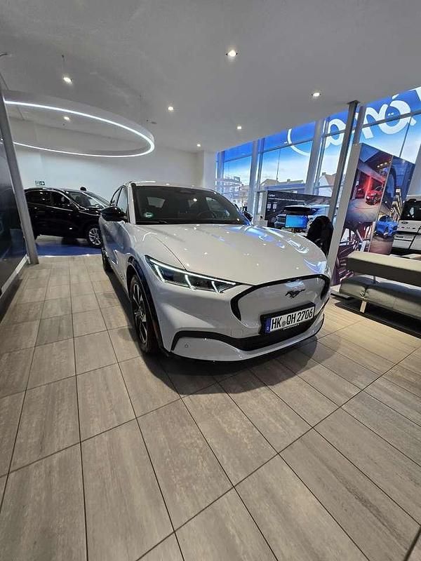 Gebraucht Ford Mustang Mach-E Premium 197 kW (269 PS) 2022 Weiß SUV
