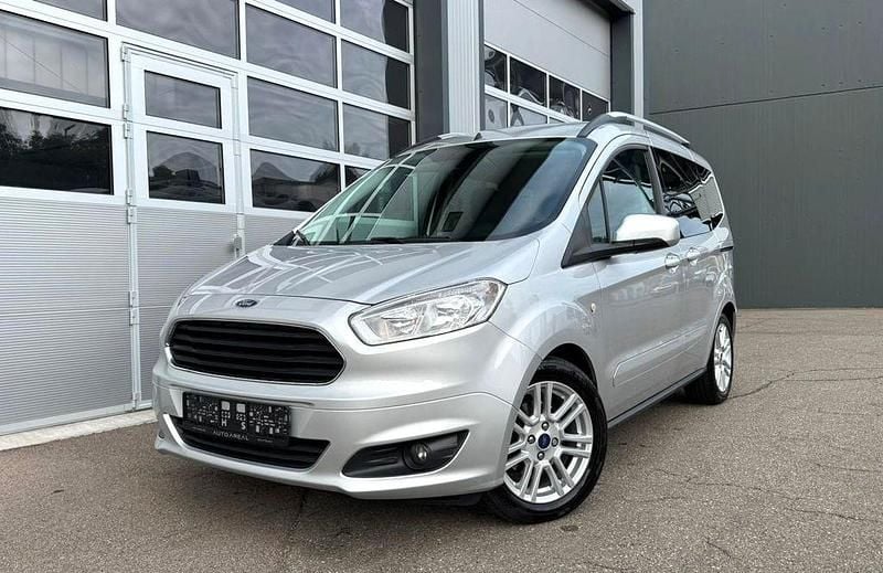 Silber Gebraucht 2017 Ford Tourneo Courier Titanium Van / Kleinbus | 7.990 € (Guter Preis) - Bild 1/4