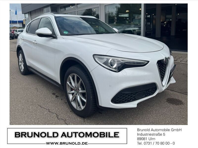 Weiß Gebraucht 2019 Alfa Romeo Stelvio Lusso SUV | 29.900 € (Fairer Preis) - Bild 1/4