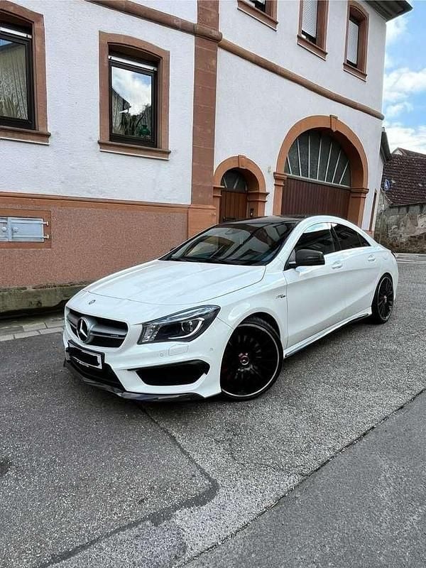 Weiß Gebraucht 2015 Mercedes CLA45 AMG AMG Coupé | 25.500 € (Guter Preis) - Bild 1/4