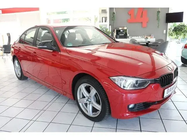 Gebraucht BMW 328 Sport Line 245 PS (180 kW) 2014 Rot Limousine