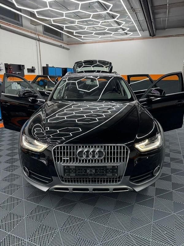 Schwarz Gebraucht 2016 Audi A4 Allroad Kombi | 19.300 € (Superpreis) - Bild 1/4