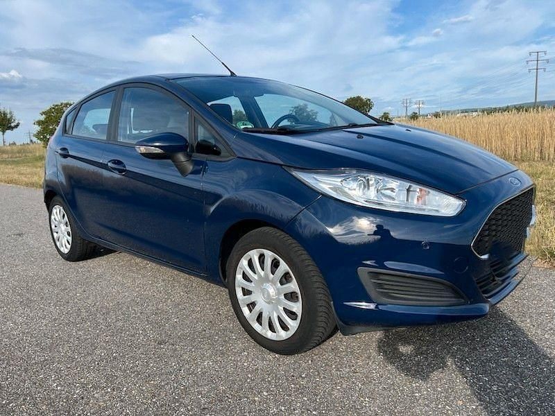 Blau Gebraucht 2017 Ford Fiesta Trend Kleinwagen | 6.750 € (Fairer Preis) - Bild 1/4