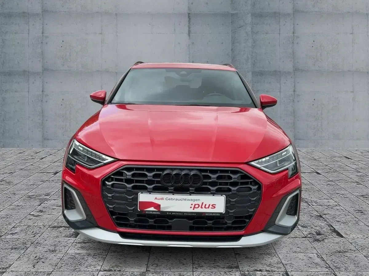 Gebraucht Audi A3 e-tron Ambiente 204 PS (150 kW) 2025 Progressivrot metallic Kleinwagen