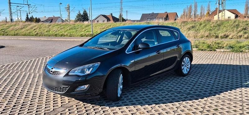 Gebraucht Opel Astra Innovation 140 PS (102 kW) 2012 Schwarz Limousine