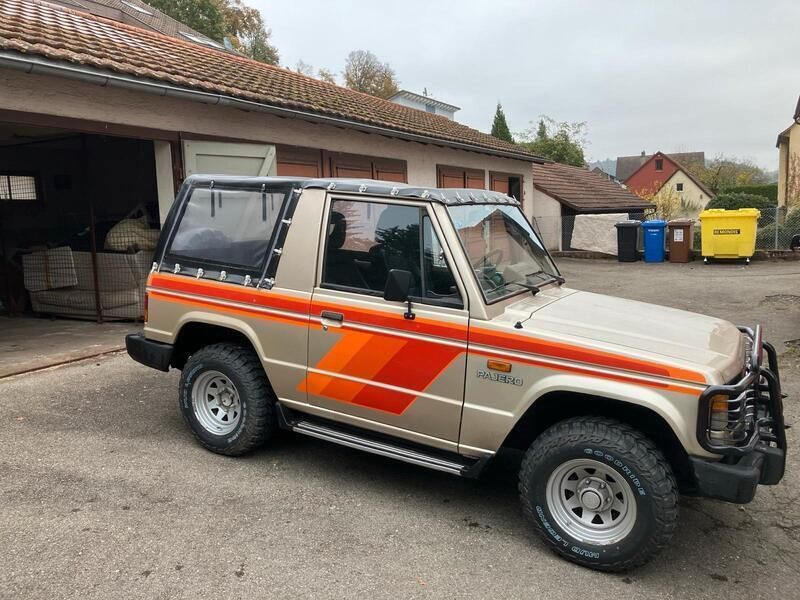 Gold Gebraucht 1989 Mitsubishi Pajero SUV | 12.900 € - Bild 1/4
