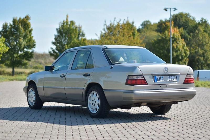Gebraucht Mercedes E280 192 PS (141 kW) 1994 Beige Limousine