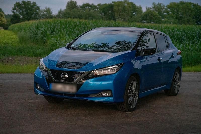 Blau Gebraucht 2020 Nissan Leaf Tekna Kleinwagen | 13.500 € (Superpreis) - Bild 1/4