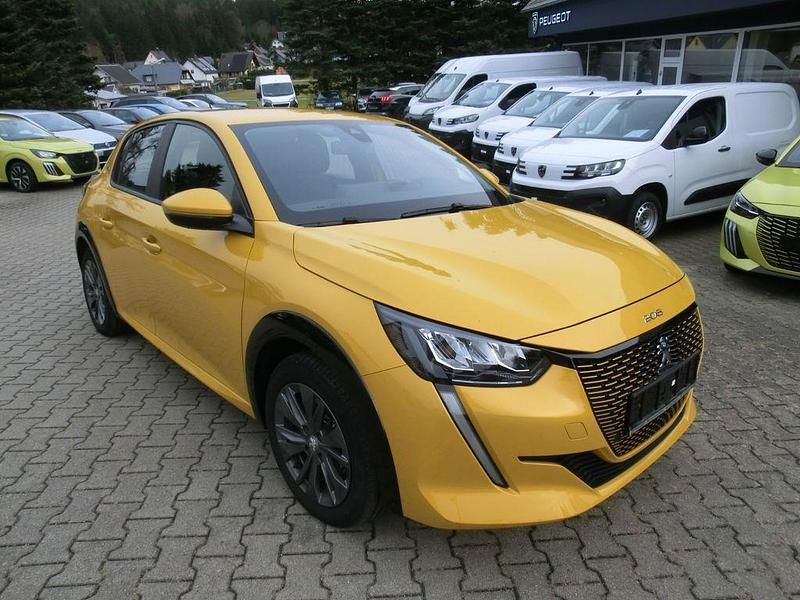 Gelb Gebraucht 2021 Peugeot e-208 Active Kleinwagen | 13.990 € (Fairer Preis) - Bild 1/4