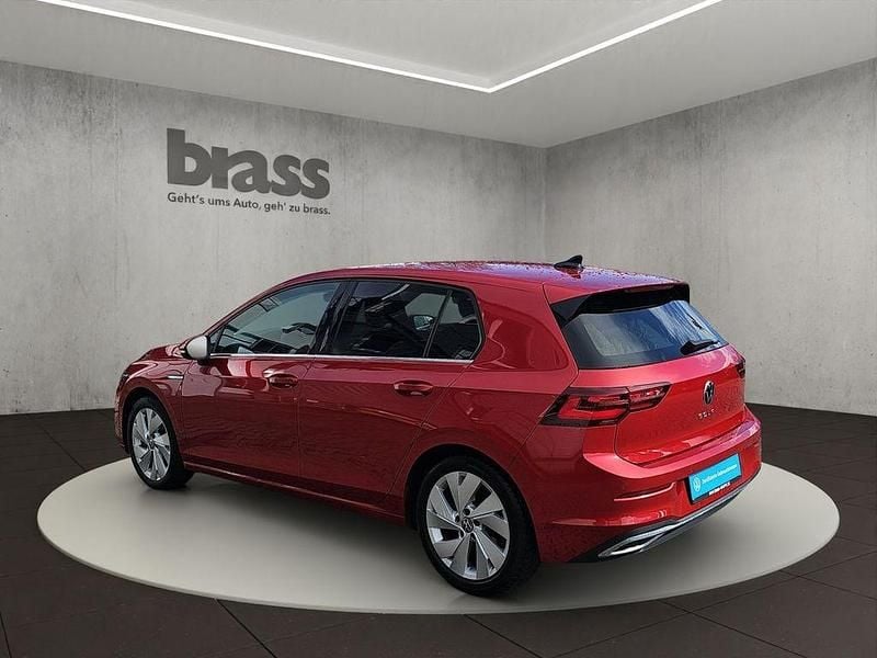 Gebraucht VW Golf VIII Style 150 PS (110 kW) 2022 Kings red metallic Limousine