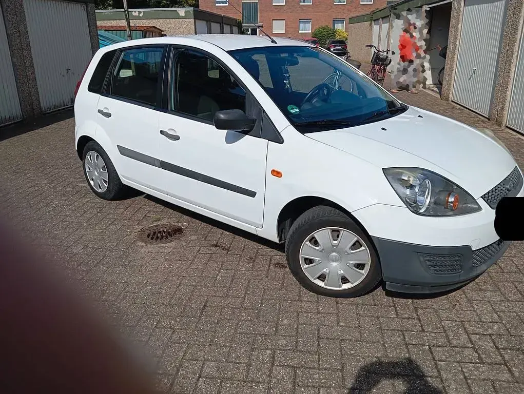 Gebraucht Ford Fiesta 69 PS (50 kW) 2006 Weiß Kleinwagen