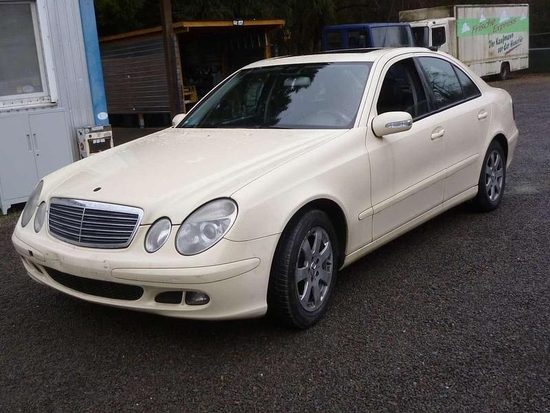 Gebraucht Mercedes E200 Classic 122 PS (89 kW) 2006 Beige Limousine