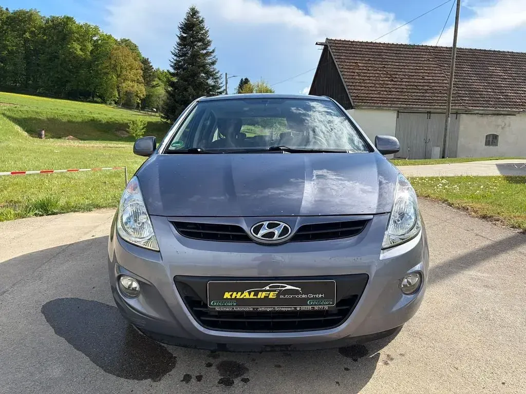Gebraucht Hyundai i20 Comfort 101 PS (74 kW) 2009 Grau Kleinwagen
