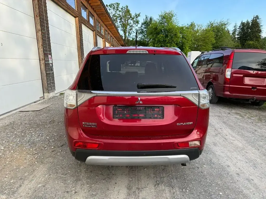 Gebraucht Mitsubishi Outlander Invite 150 PS (110 kW) 2014 Rot SUV