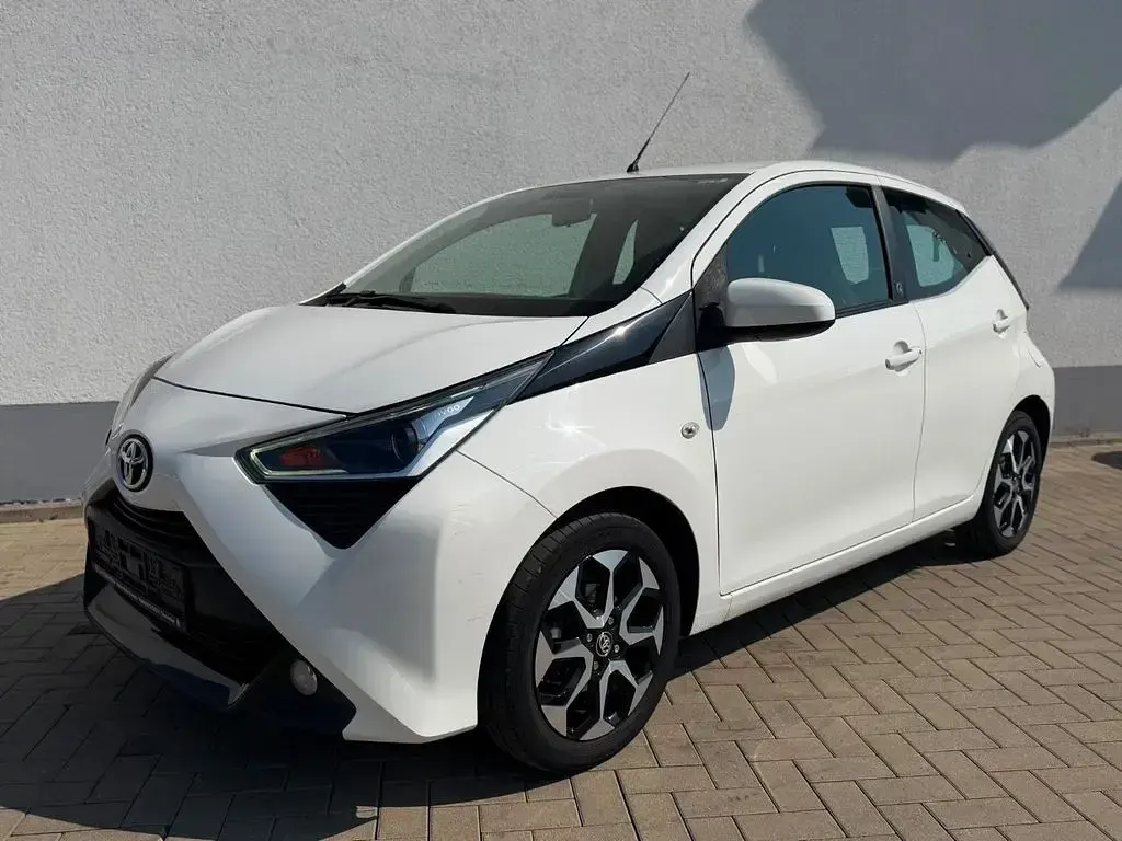 Gebraucht Toyota Aygo X-play 72 PS (52 kW) 2020 Weiß Kleinwagen