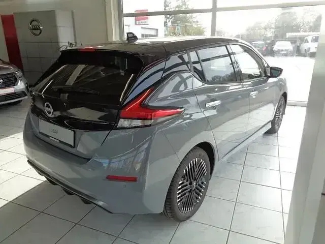 Gebraucht Nissan Leaf 360º 110 kW (150 PS) 2024 Grau Kleinwagen