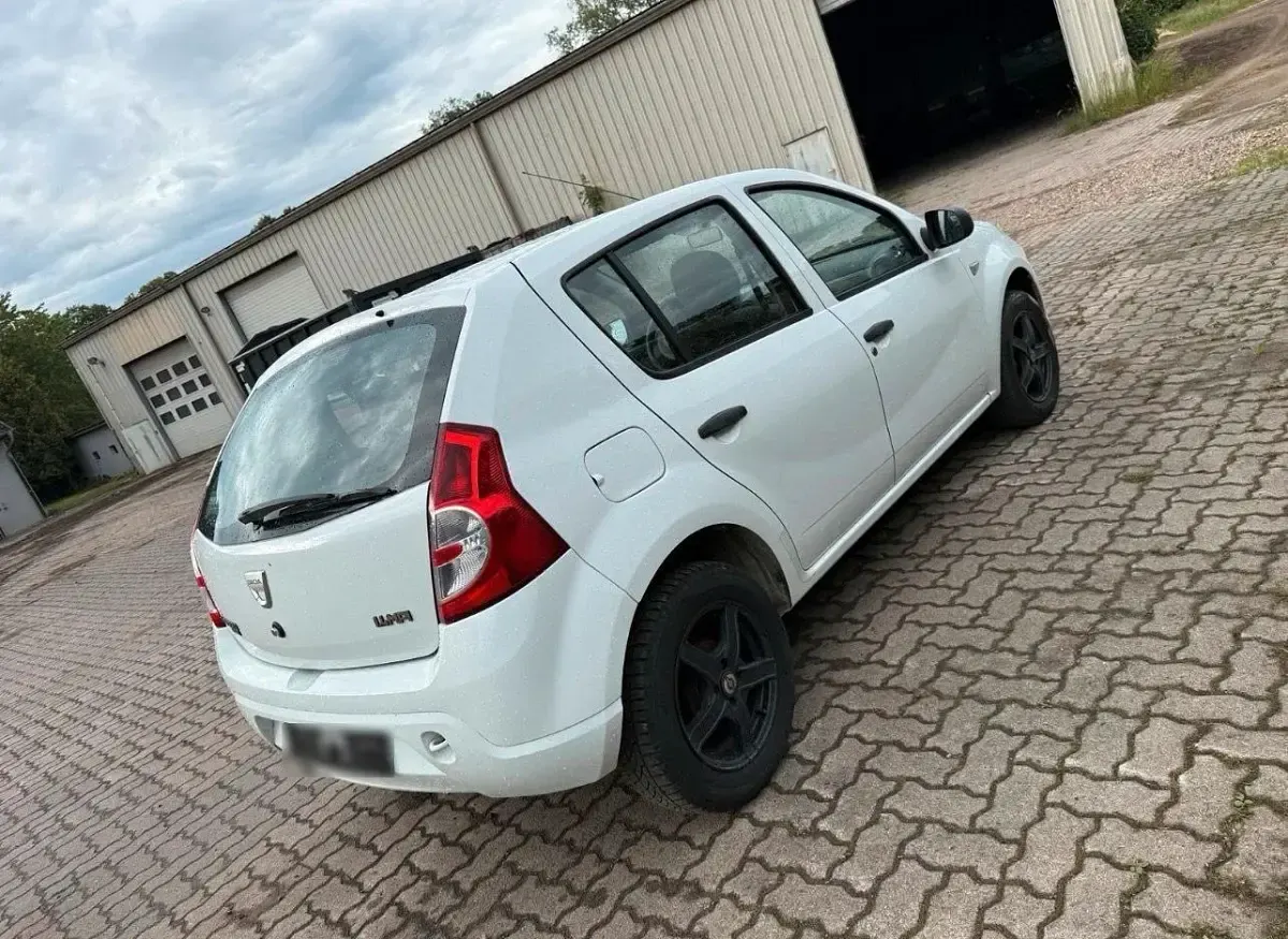 Gebraucht Dacia Sandero 75 PS (55 kW) 2009 Weiß Kleinwagen