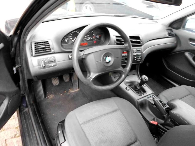 Gebraucht BMW 318 129 PS (94 kW) 2007 Black sapphire metallic Kombi