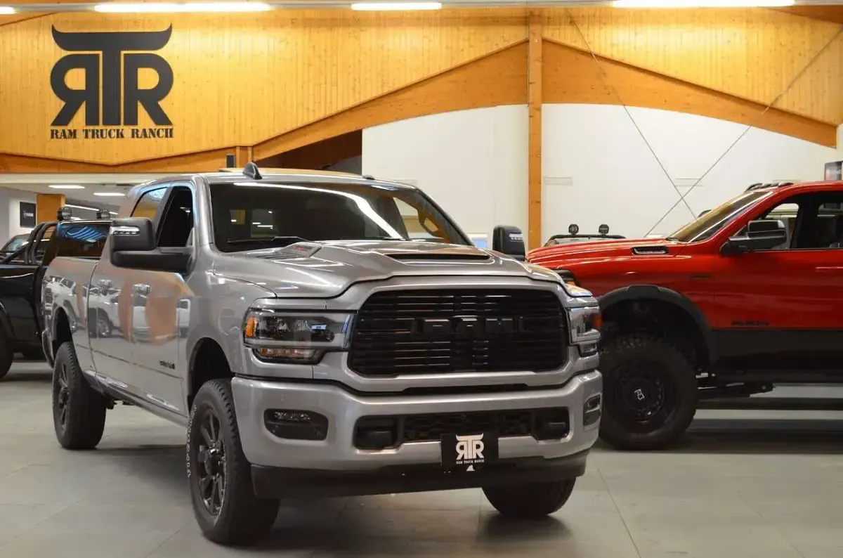 Neu Dodge Ram 416 PS (305 kW) 2025 Billet silver Pickup