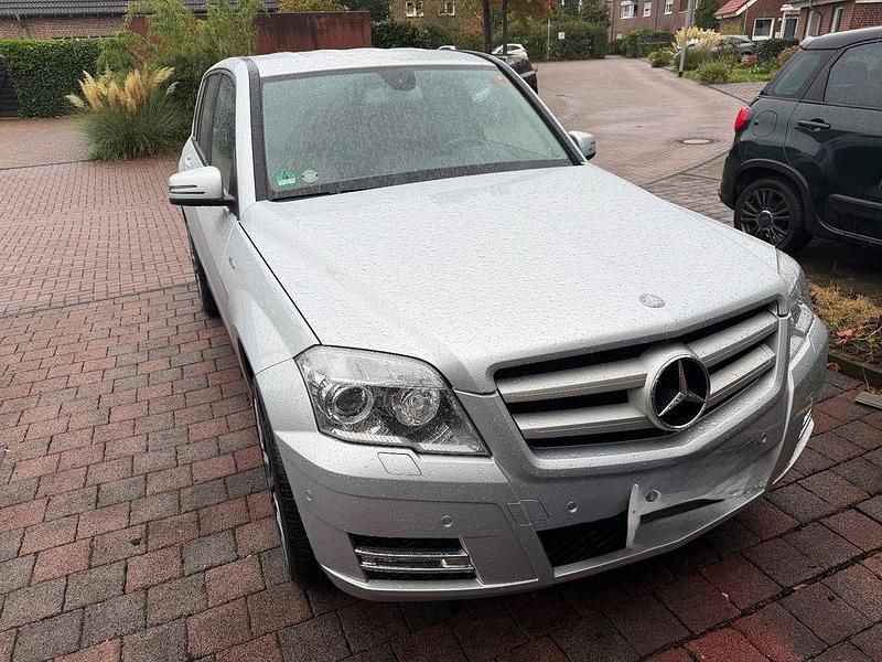 Silber Gebraucht 2011 Mercedes GLK220 SUV | 20.300 € (Fairer Preis) - Bild 1/4