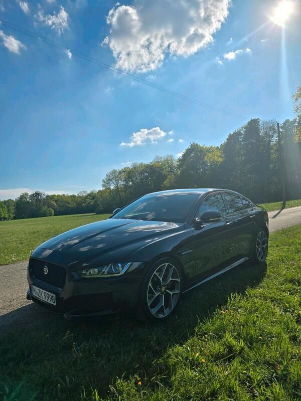 Schwarz Gebraucht 2018 Jaguar XE S Limousine | 31.000 € - Bild 1/4
