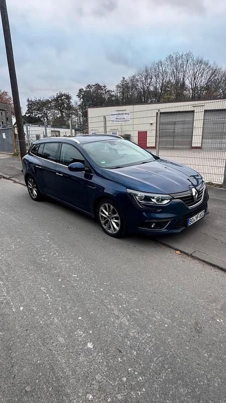 Blau Gebraucht 2017 Renault Mégane GrandTour Kombi | 8.200 € (Etwas zu teuer) - Bild 1/4