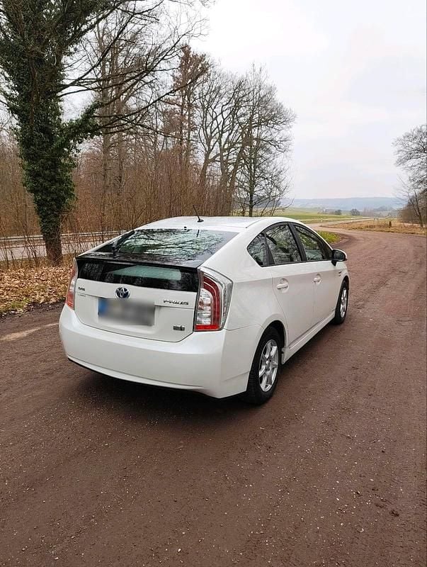 Gebraucht Toyota Prius 99 PS (72 kW) 2012 Weiß Limousine