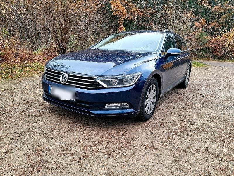 Blau Gebraucht 2018 VW Passat Kombi | 9.999 € (Superpreis) - Bild 1/4
