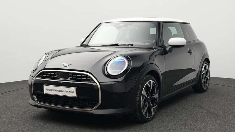 Schwarz Gebraucht 2024 Mini Cooper Favoured Kleinwagen | 30.360 € (Etwas zu teuer) - Bild 1/4