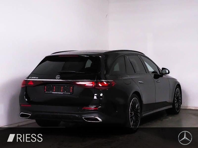 Gebraucht Mercedes E300 AMG 313 PS (230 kW) 2024 Metalliclack obsidianschwarz Kombi