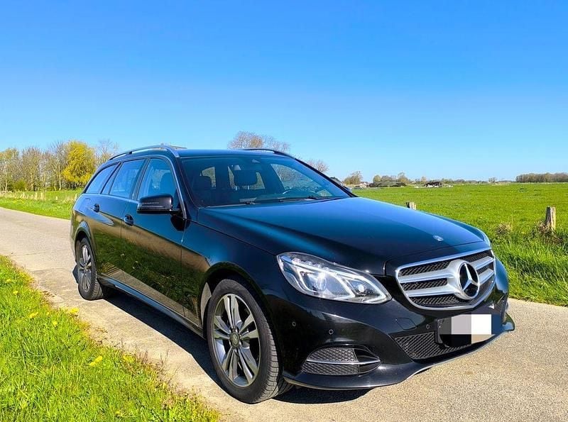 Usado Mercedes E220 Avantgarde 170 CV (125 kW) 2013 Negro Berlina