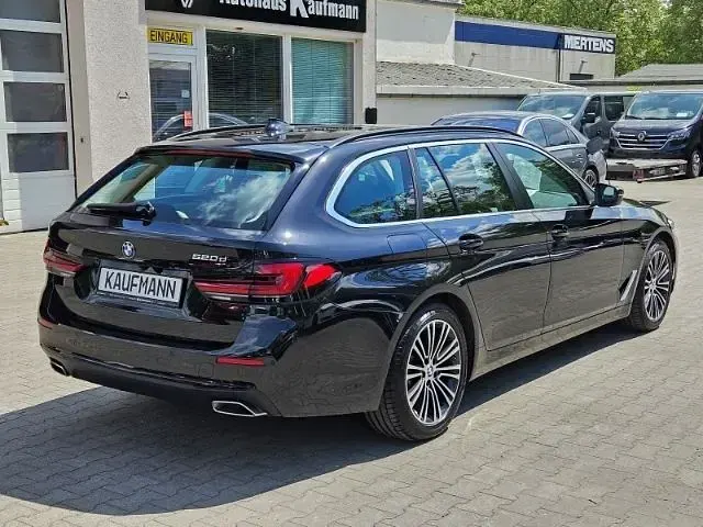 Gebraucht BMW 520 190 PS (139 kW) 2022 Schwarz Kombi