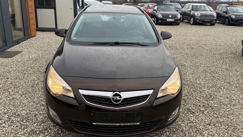 Gebraucht Opel Astra Selection 110 PS (80 kW) 2012 Braun Kombi