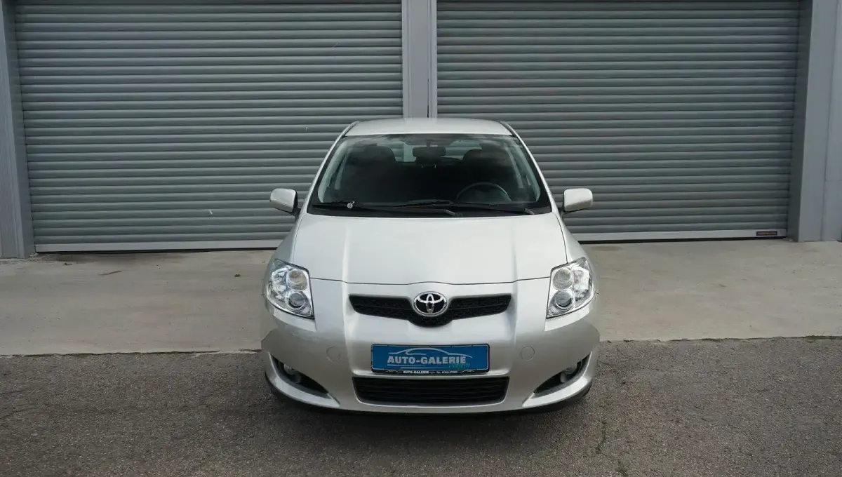 Gebraucht Toyota Auris Life 132 PS (97 kW) 2009 Silber Kleinwagen