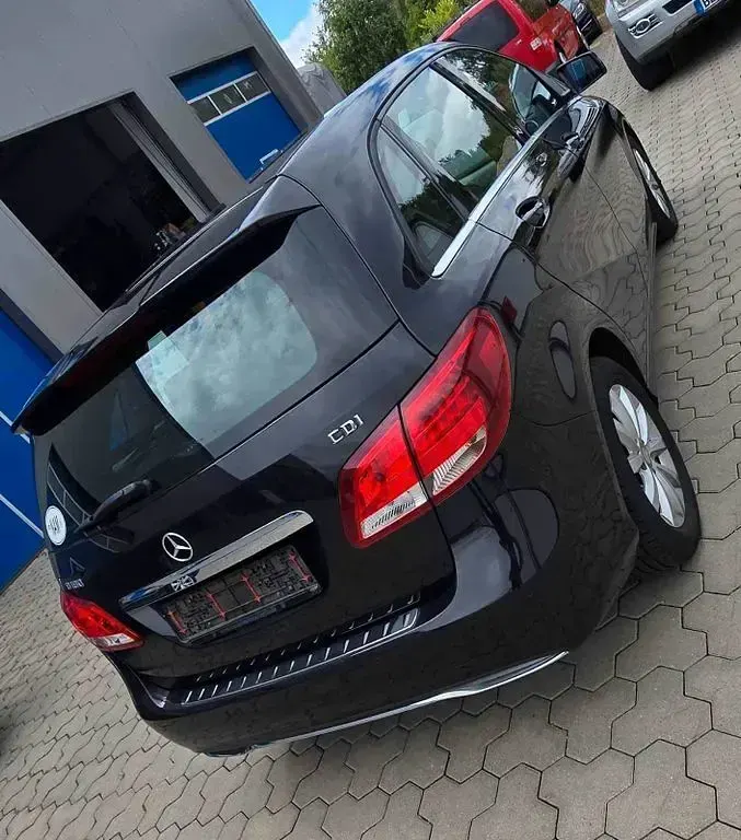 Gebraucht Mercedes B180 109 PS (80 kW) 2015 Violett Kleinwagen