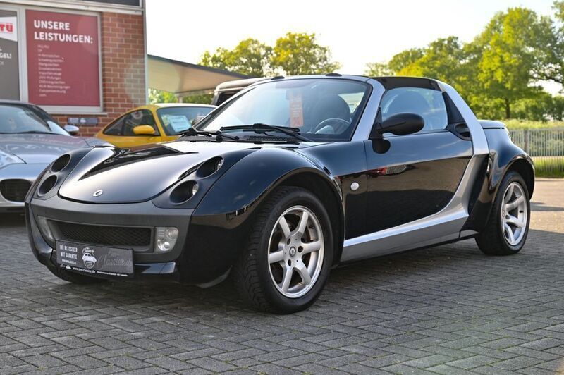 Schwarz Gebraucht 2004 Smart Roadster Cabrio | 6.890 € (Etwas zu teuer) - Bild 1/4