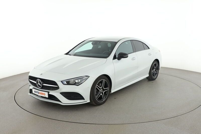 Weiß Gebraucht 2021 Mercedes CLA200 AMG line Limousine | 32.830 € (Fairer Preis) - Bild 1/4