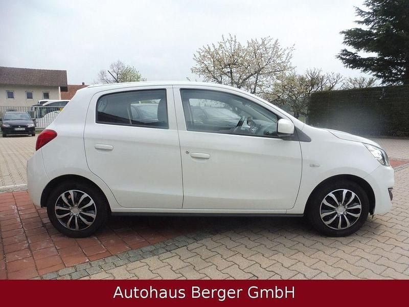 Gebraucht Mitsubishi Space Star Basis 71 PS (52 kW) 2018 Weiß Kleinwagen