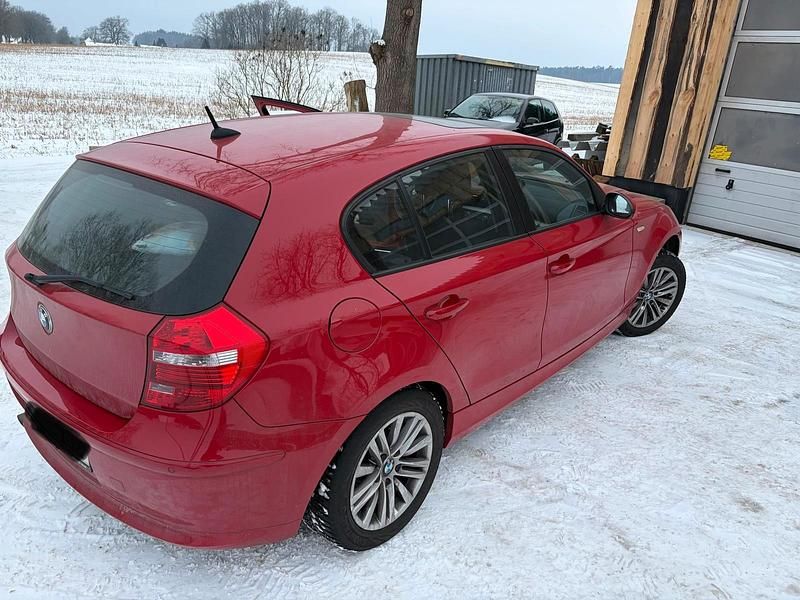 Gebraucht BMW 118 142 PS (104 kW) 2009 Rot Kleinwagen