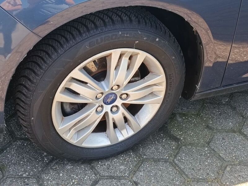 Gebraucht Ford Focus Trend 105 PS (77 kW) 2011 Grau Limousine