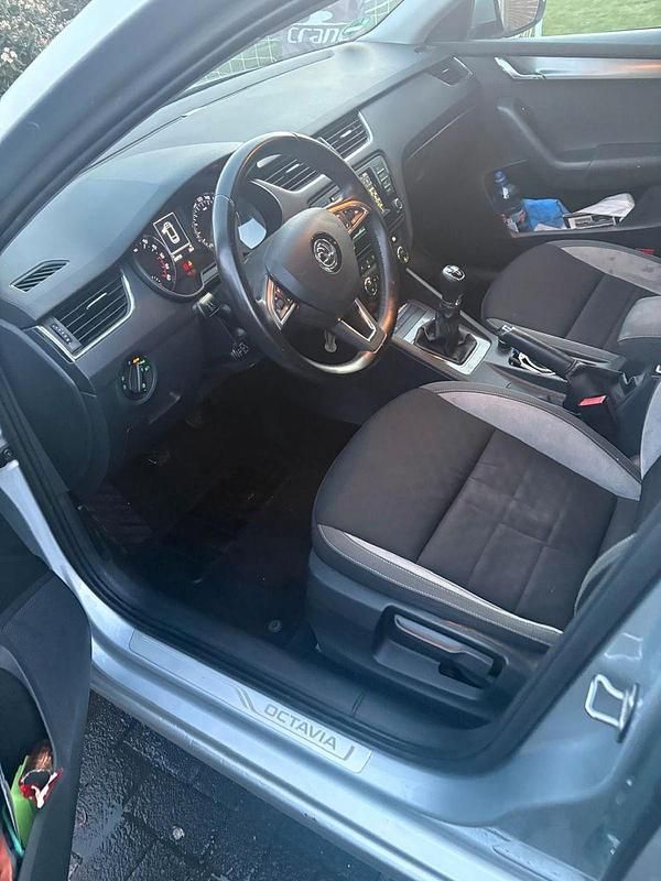 Gebraucht Skoda Octavia Joy 110 PS (80 kW) 2016 Grau Kleinwagen