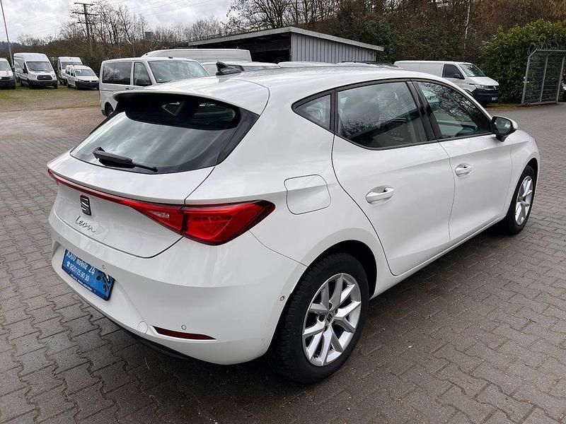 Gebraucht Seat Leon Style 131 PS (96 kW) 2022 Weiß Limousine