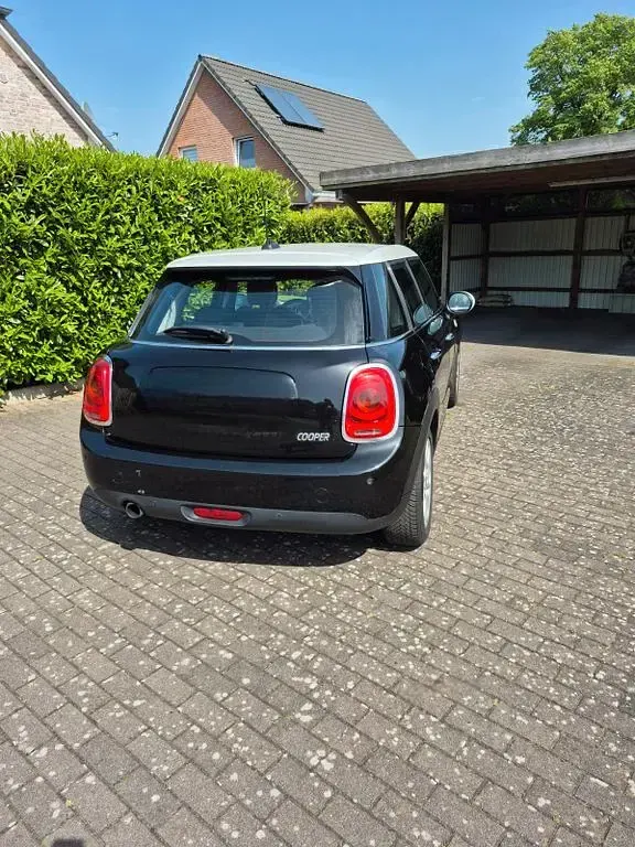 Używany Mini Cooper 136 KM (100 kW) 2017 Czarny Hatchback