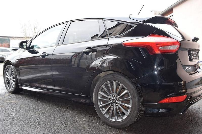 Gebraucht Ford Focus ST-Line 125 PS (91 kW) 2017 Schwarz Limousine