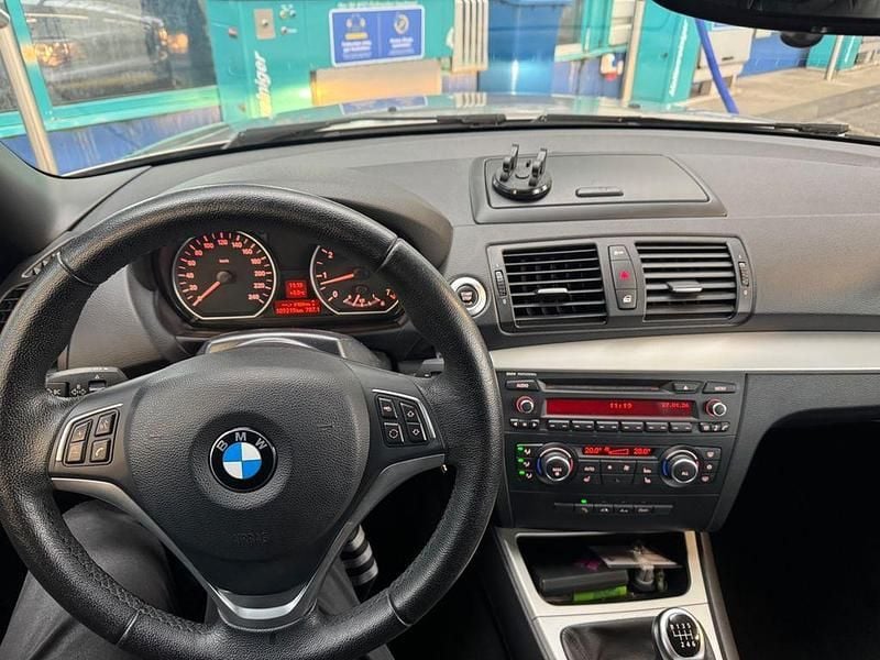 Gebraucht BMW 118 Cabriolet 143 PS (105 kW) 2012 Schwarz Cabrio