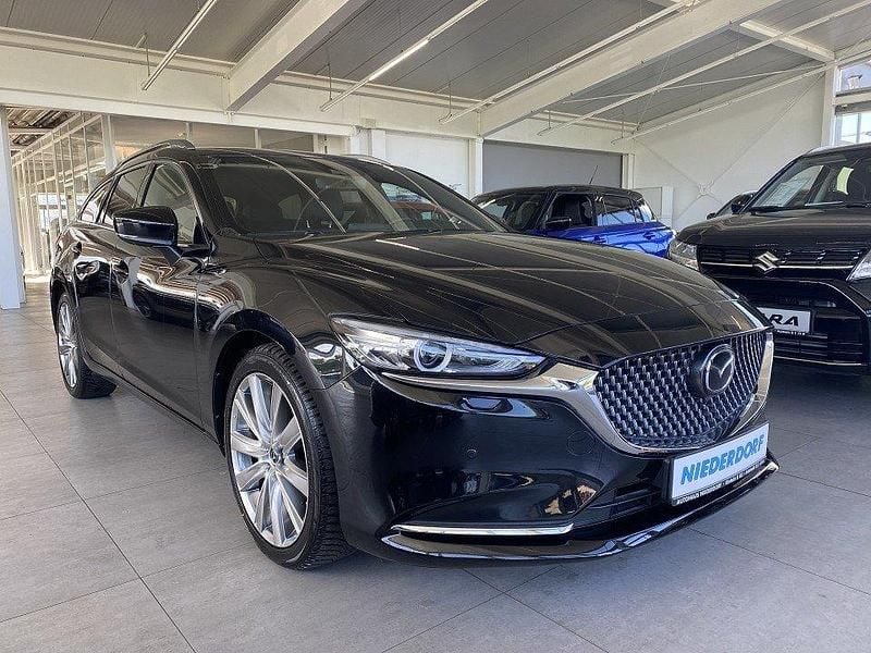 Jet black (metallic) Gebraucht 2024 Mazda 6 Takumi-Line Kombi | 27.990 € (Superpreis) - Bild 1/4