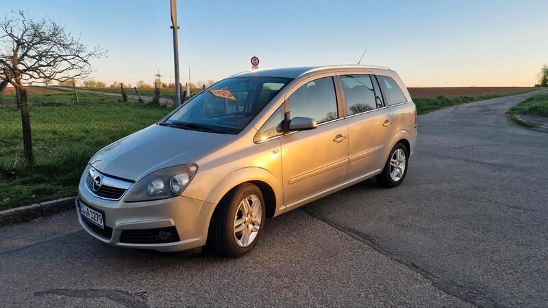 Grau Gebraucht 2007 Opel Zafira Edition Van / Kleinbus | 2.100 € - Bild 1/4